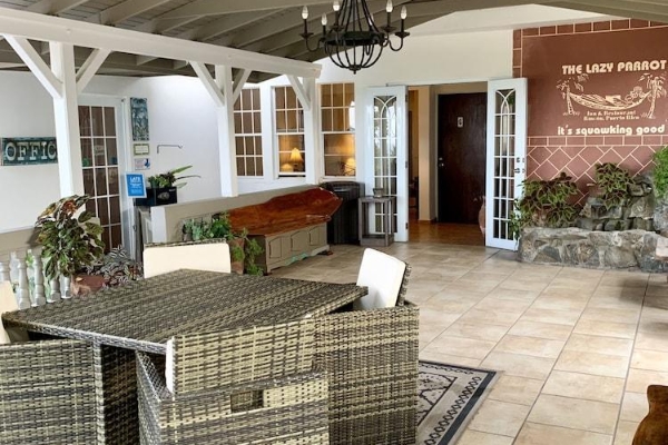 The Lazy Parrot Inn (Rincón)